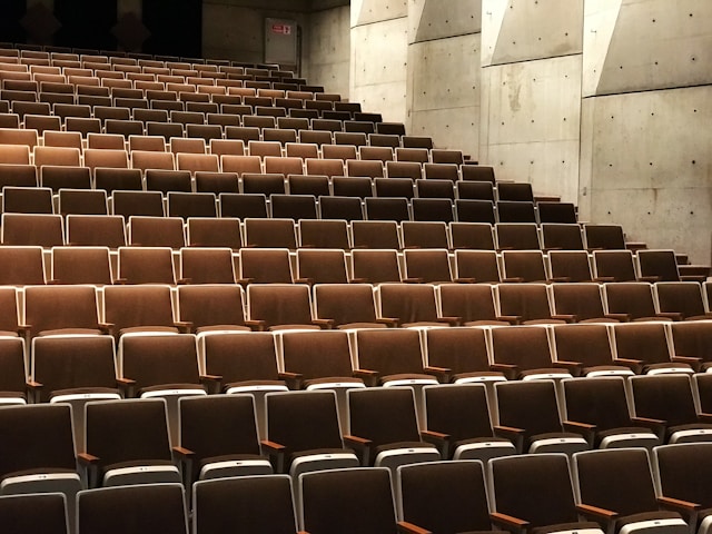 Writing Theatre Reviews Like a Pro: Why Ghostwriting Services Matter